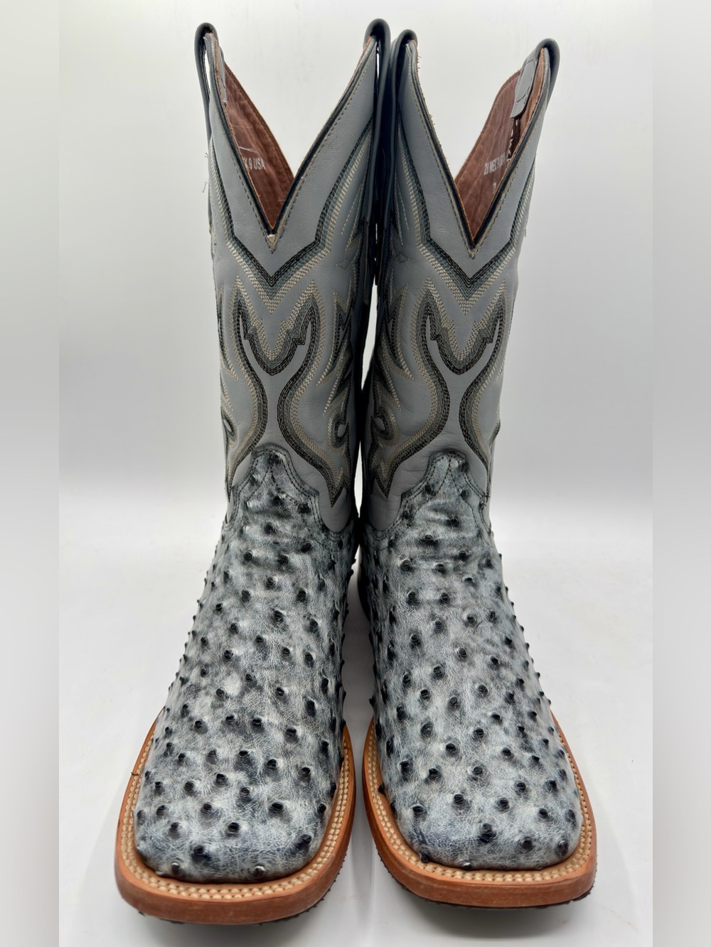 Pre-owned mens authentic full quill ostrich made by RANCHERS SIZE 9D